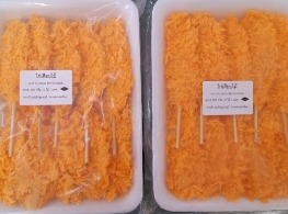 ไก่เสียบไม้ชุปเกล็ดขนมปัง
