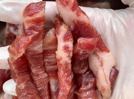 สันคอหมูหั่นเส้น (สำหรับแดดเดียว)